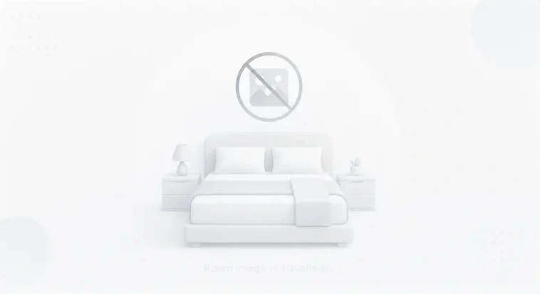 Queen Room - Mobility Accessible Tub/Non-Smoking